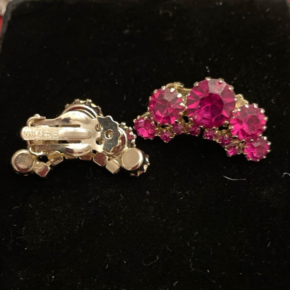 Vintage Weiss jewelry clip on earrings. Beautiful Classic collection get yours! - Picture 4 of 6
